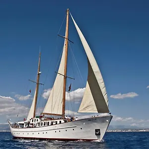 Hotel en barco Southern Cross, Barcelona