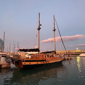 Hotel en barco Wooden Boat- La Goletta, Barcelona
