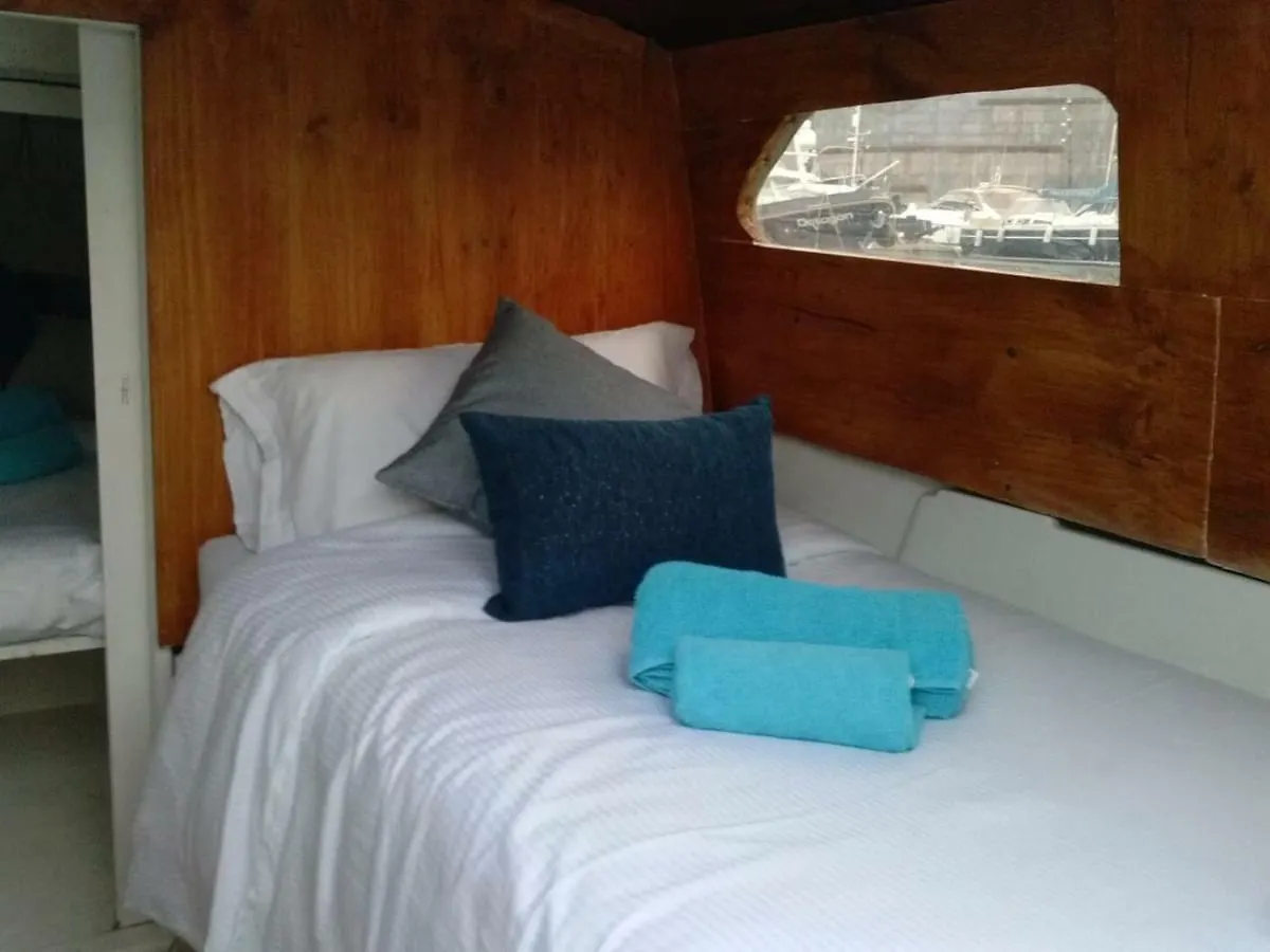 Unique Rental - Boat In Port Forum Barcelona Hotel en barco